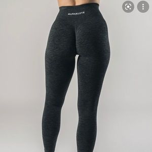 NWOT alphalete powder grey amplify leggings size XS.